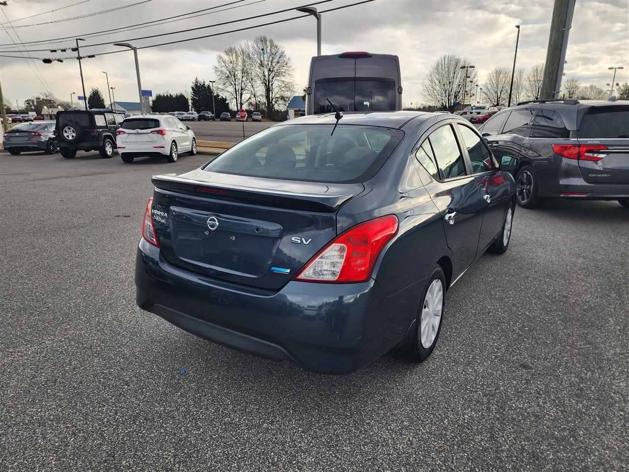 Nissan Versa 1.6 S 5M 2015