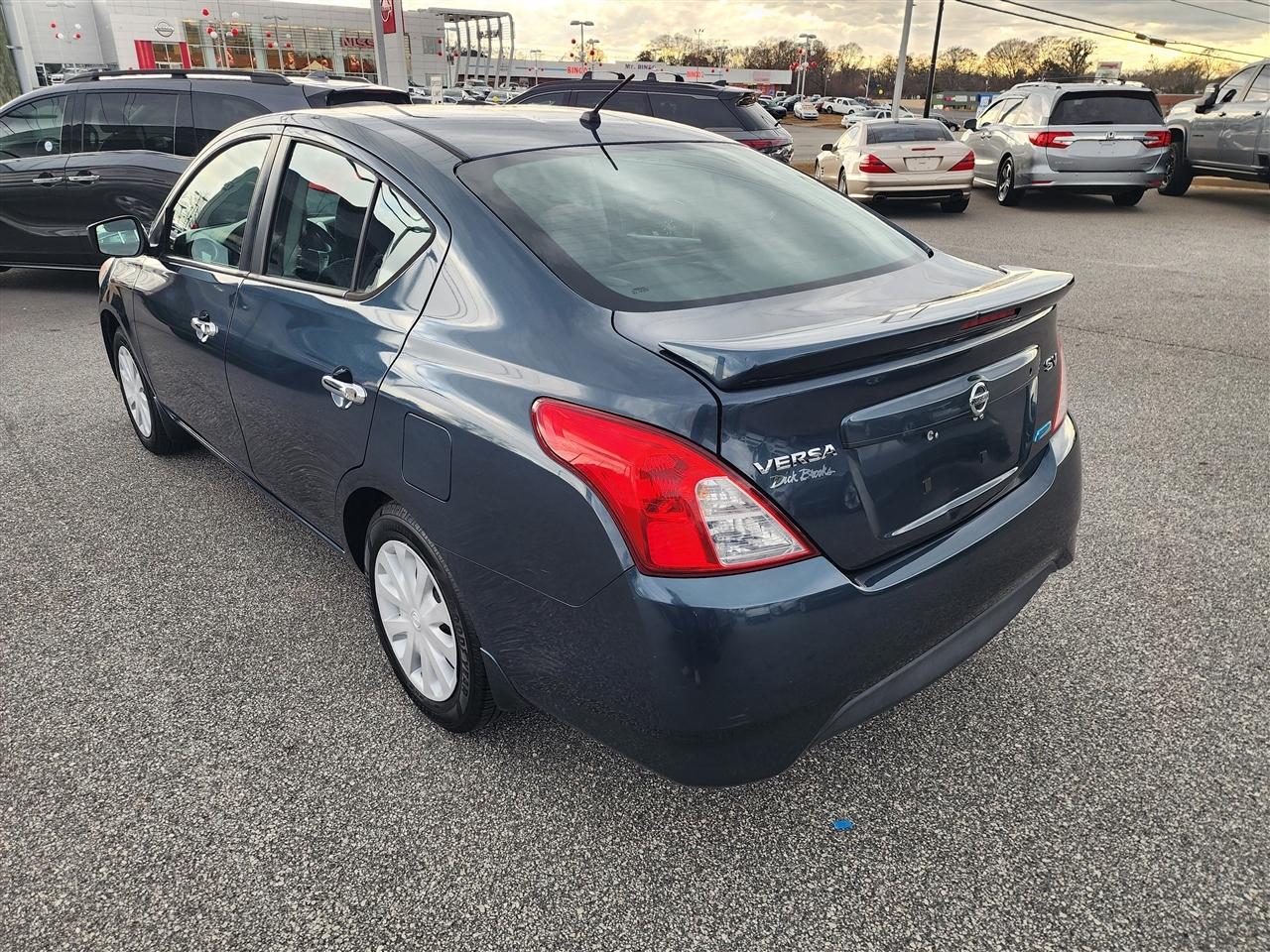 Nissan Versa 1.6 S 5M 2015