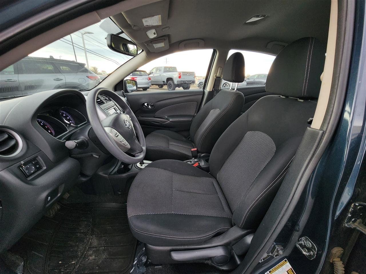 Nissan Versa 1.6 S 5M 2015