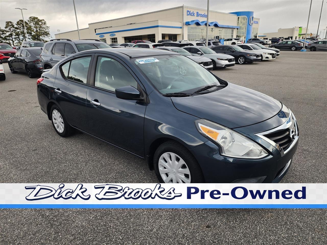 Nissan Versa 1.6 S 5M 2015