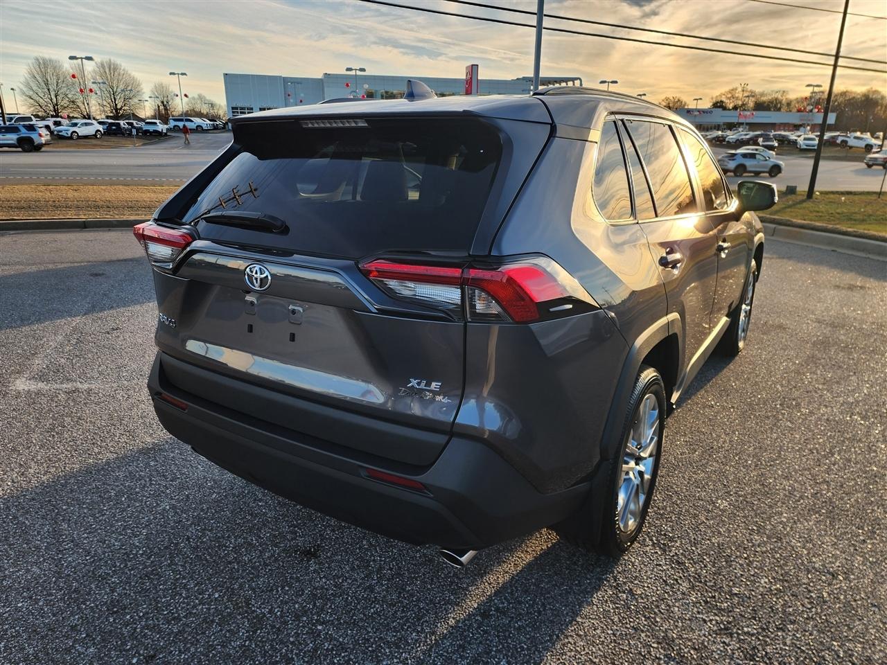 Toyota RAV4 XLE Premium 2024