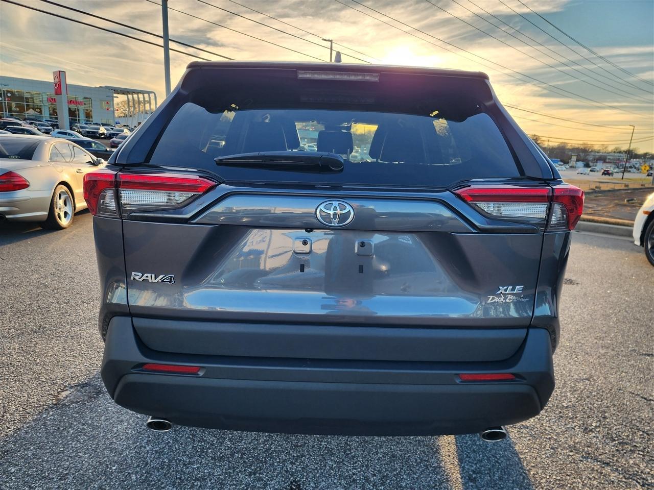 Toyota RAV4 XLE Premium 2024