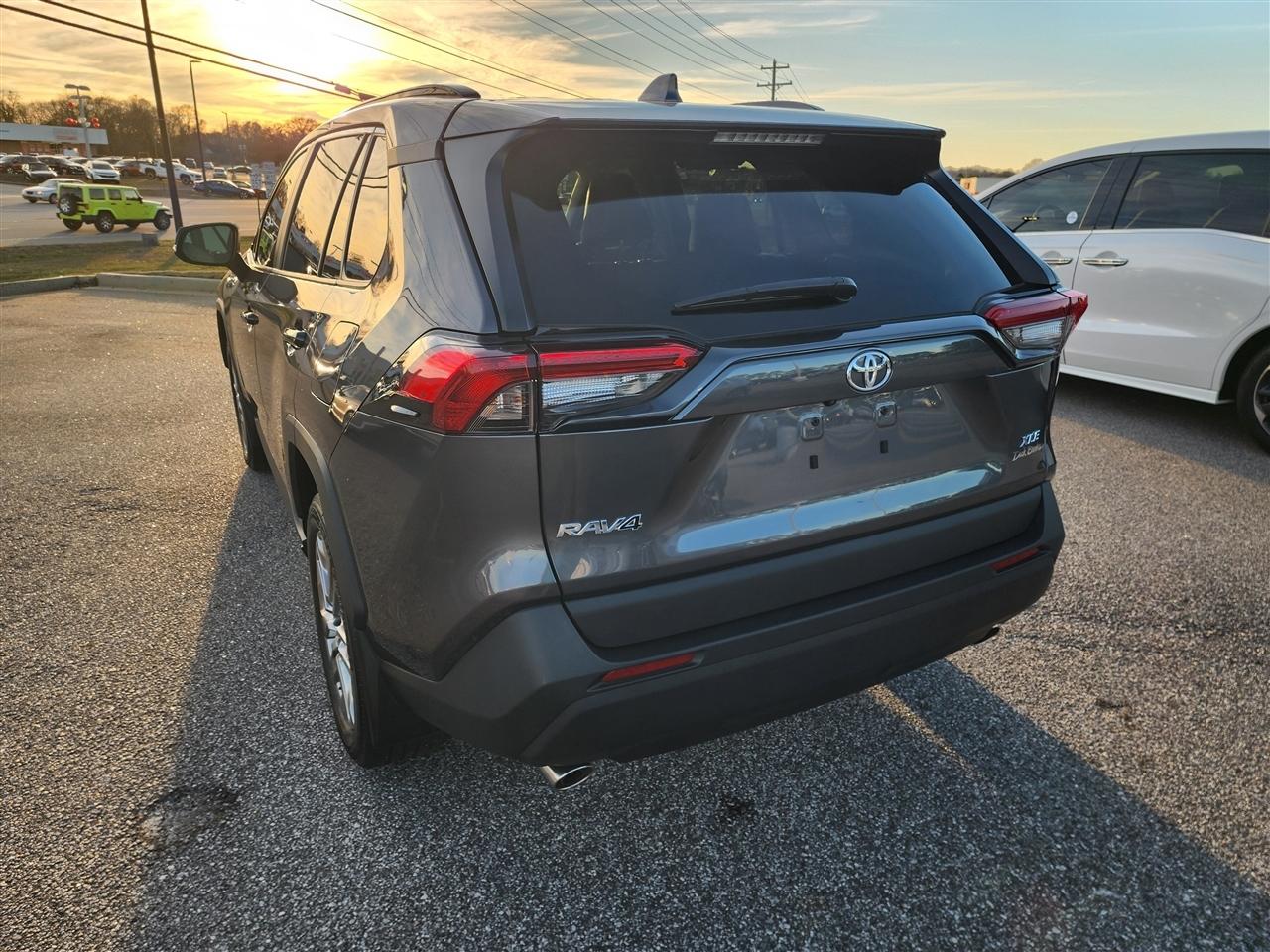 Toyota RAV4 XLE Premium 2024