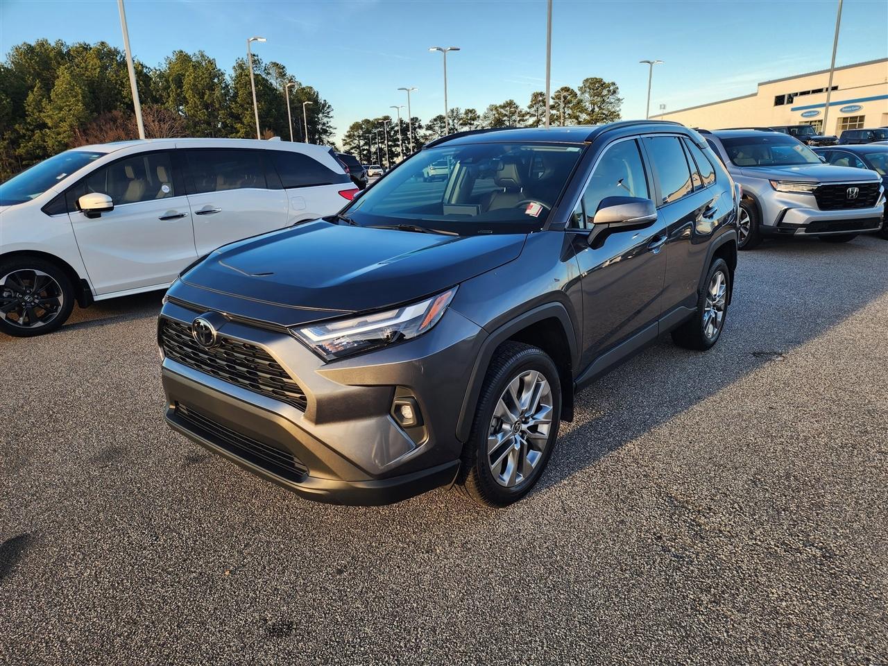 Toyota RAV4 XLE Premium 2024