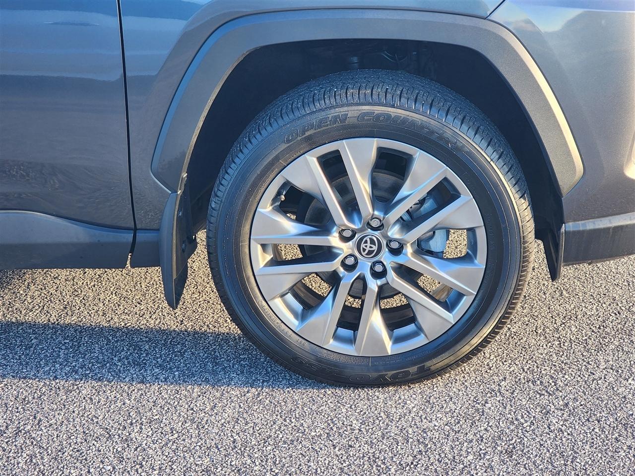 Toyota RAV4 XLE Premium 2024