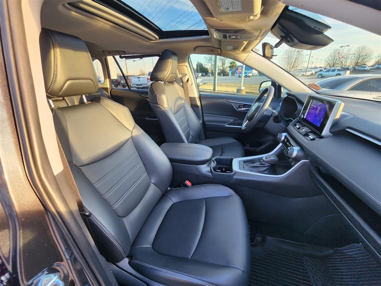 Toyota RAV4 XLE Premium 2024