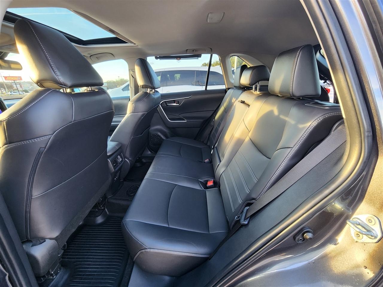 Toyota RAV4 XLE Premium 2024