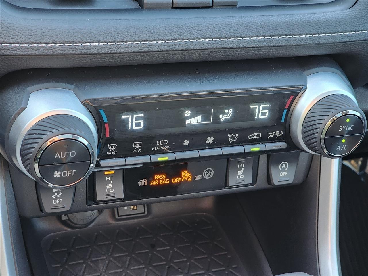 Toyota RAV4 XLE Premium 2024