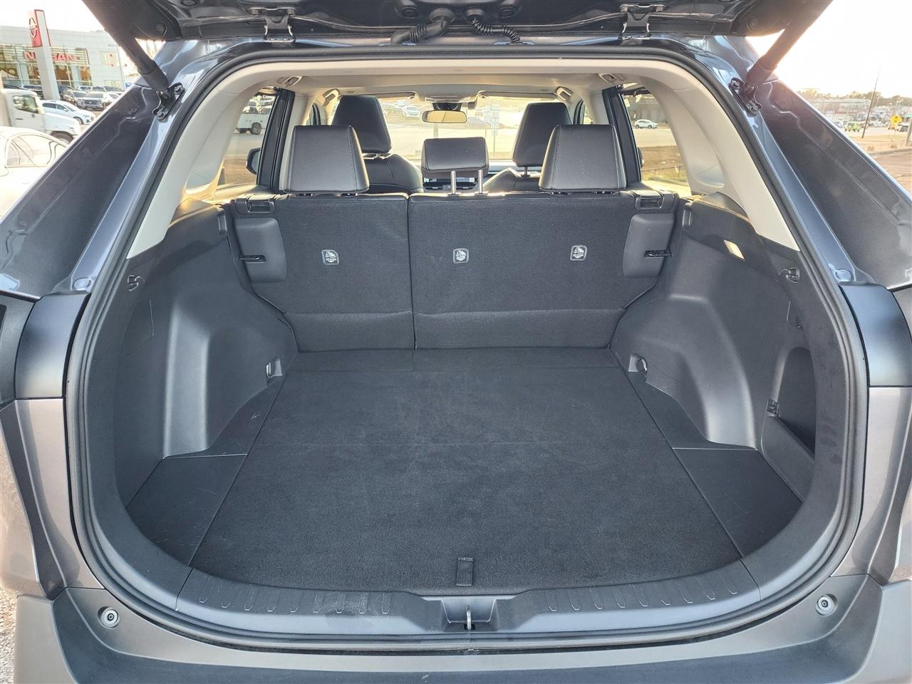 Toyota RAV4 XLE Premium 2024