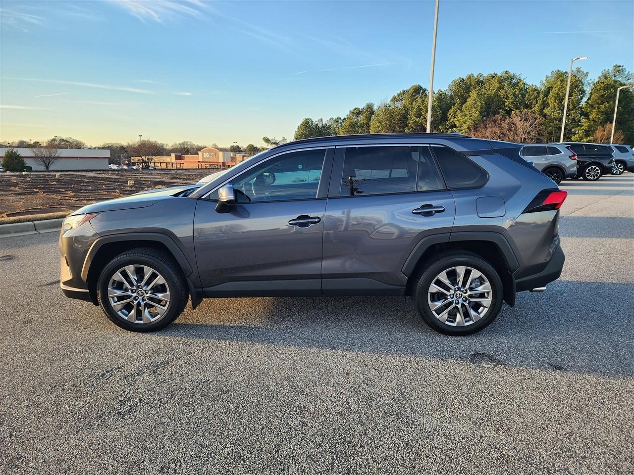 Toyota RAV4 XLE Premium 2024