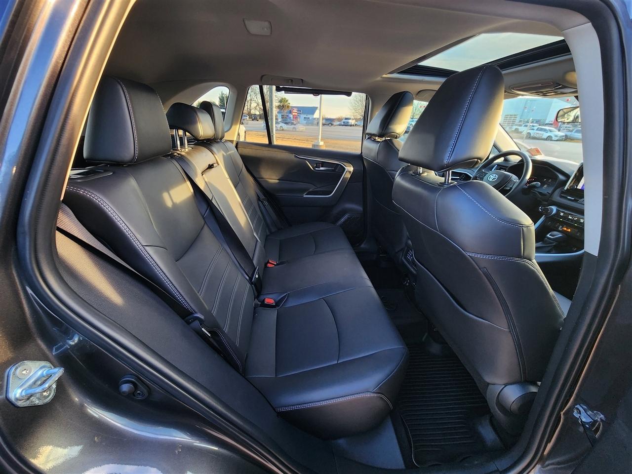 Toyota RAV4 XLE Premium 2024