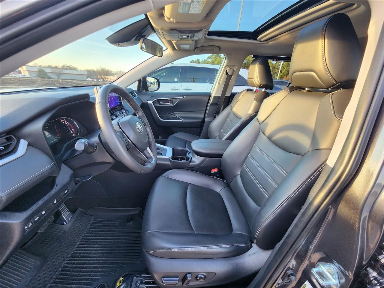 Toyota RAV4 XLE Premium 2024