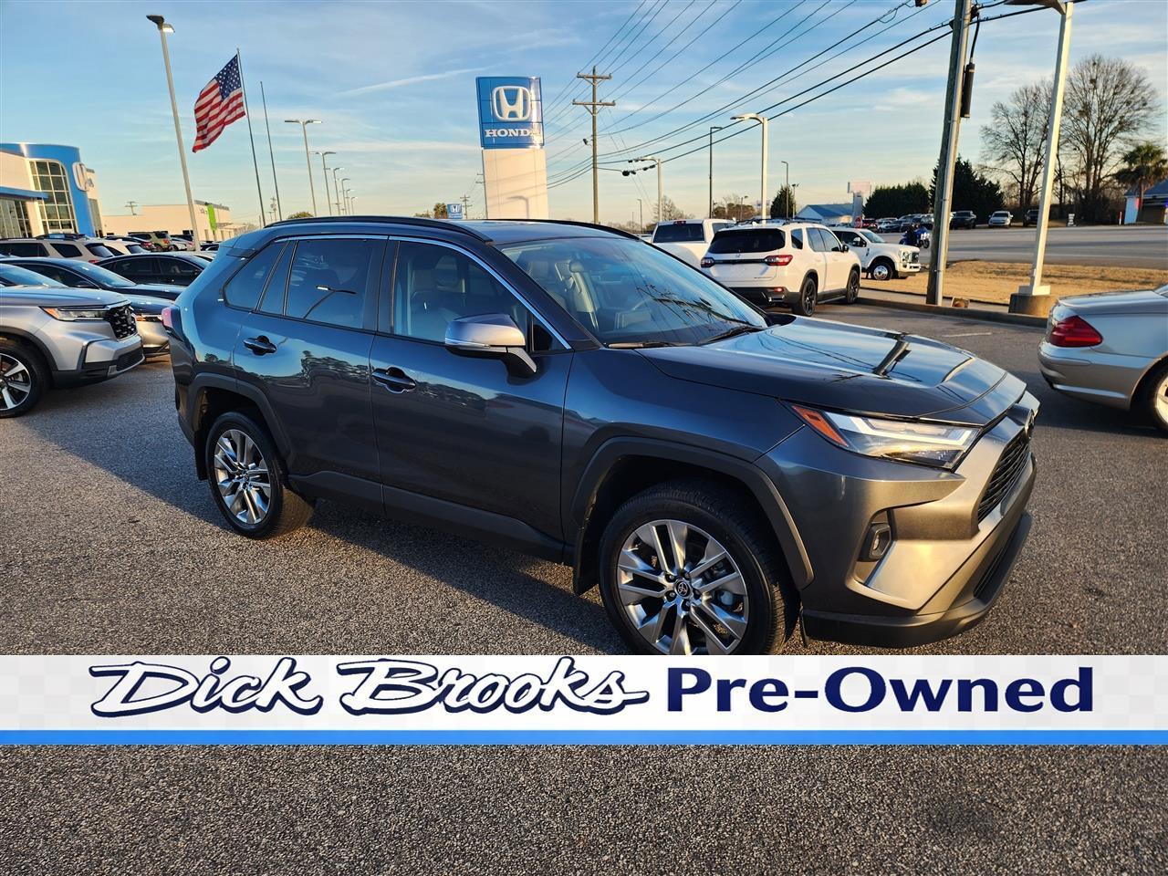 Toyota RAV4 XLE Premium 2024