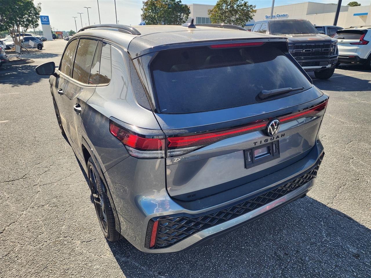 Volkswagen Tiguan SE R-Line Black 2025