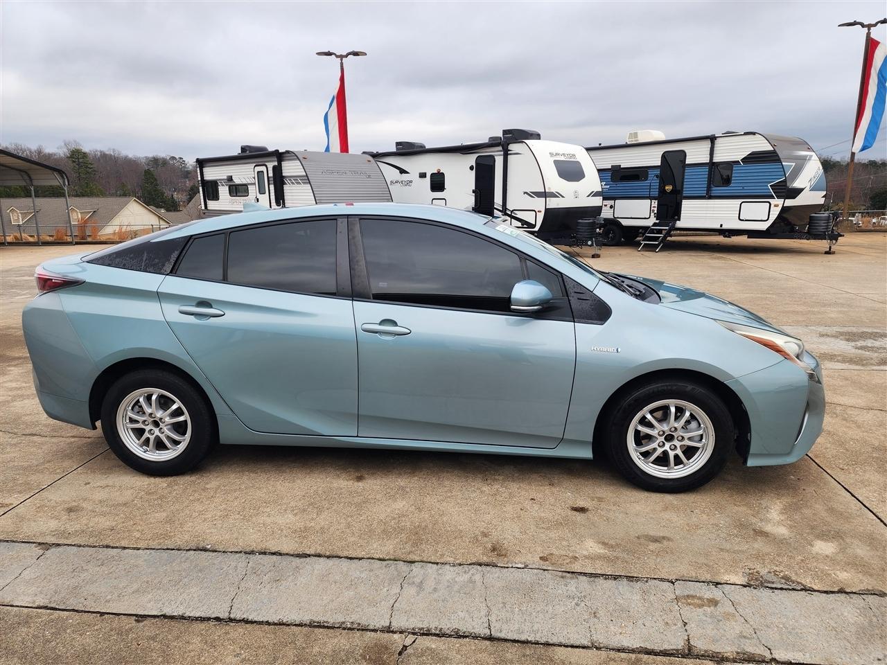 Toyota Prius Two 2016