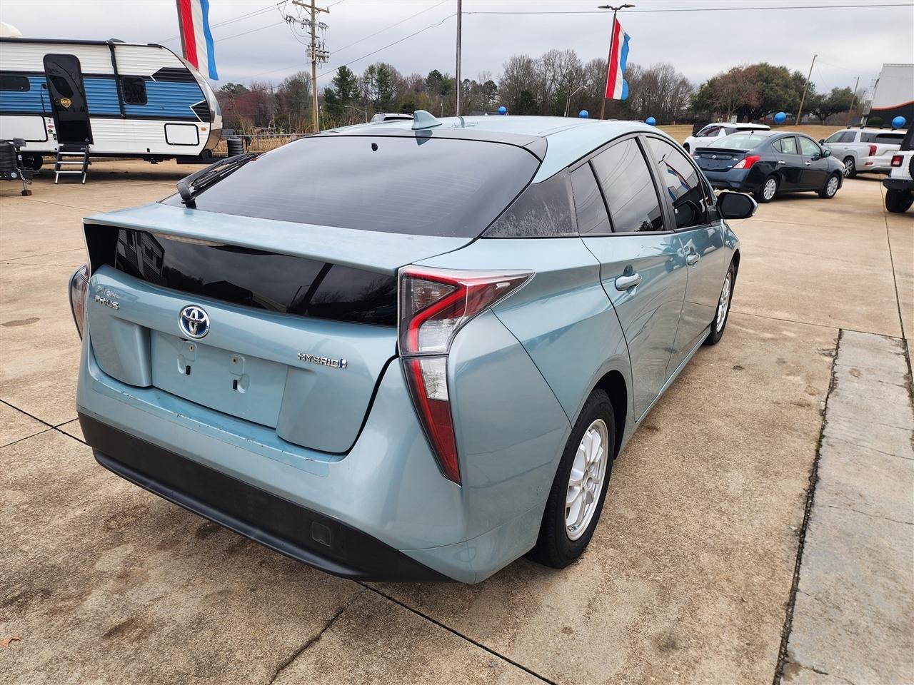 Toyota Prius Two 2016