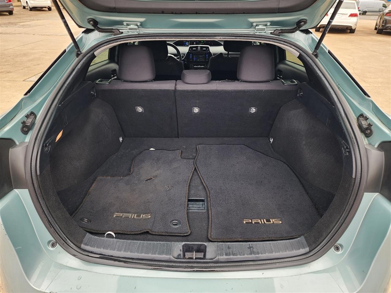 Toyota Prius Two 2016