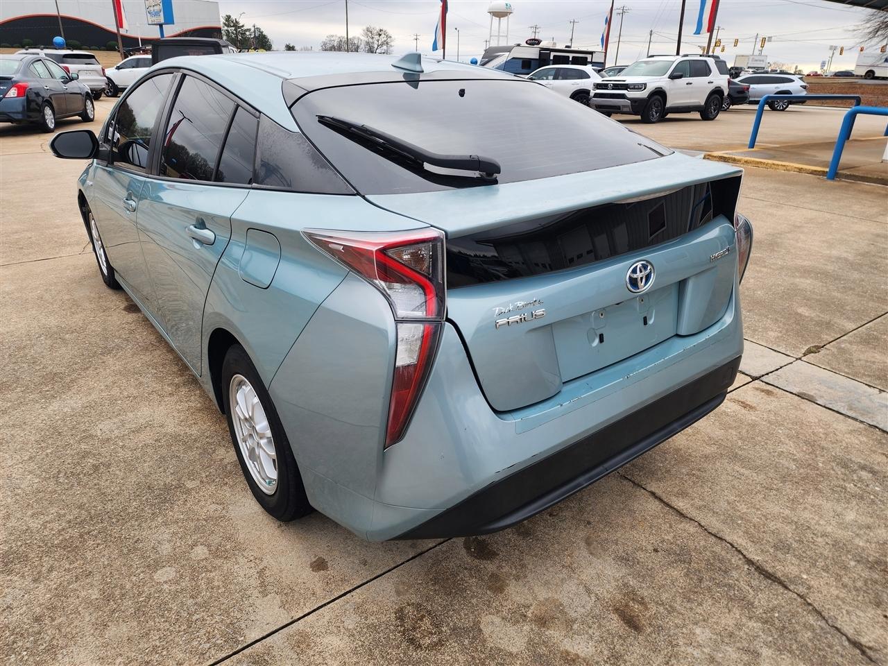 Toyota Prius Two 2016