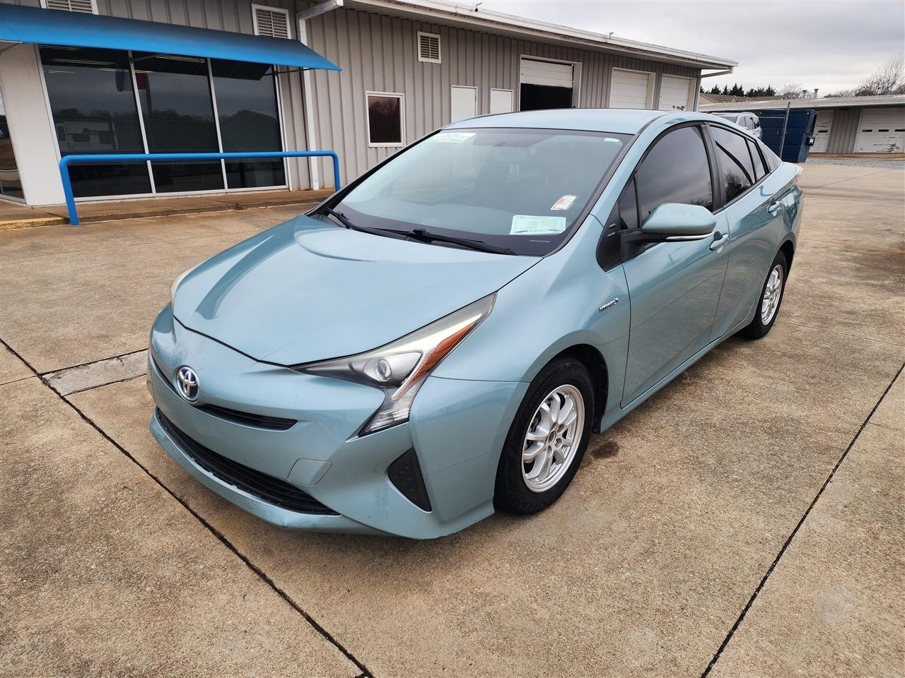 Toyota Prius Two 2016