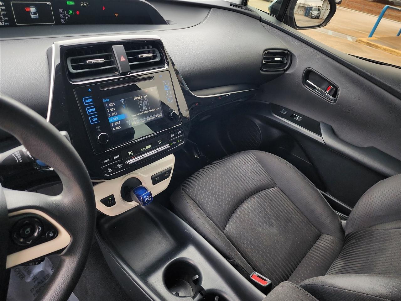 Toyota Prius Two 2016