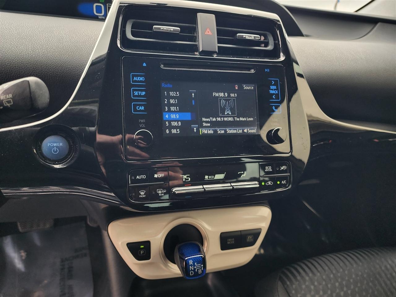 Toyota Prius Two 2016