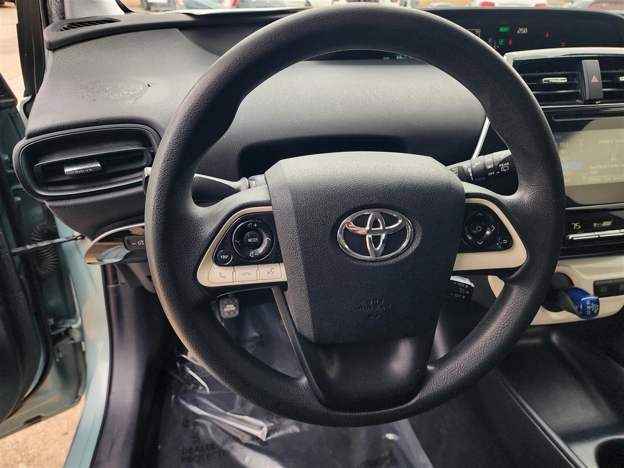 Toyota Prius Two 2016