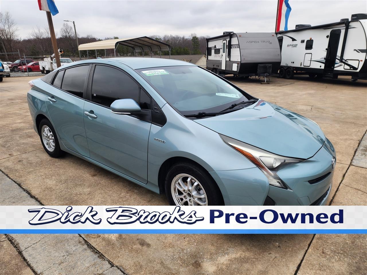 Toyota Prius Two 2016