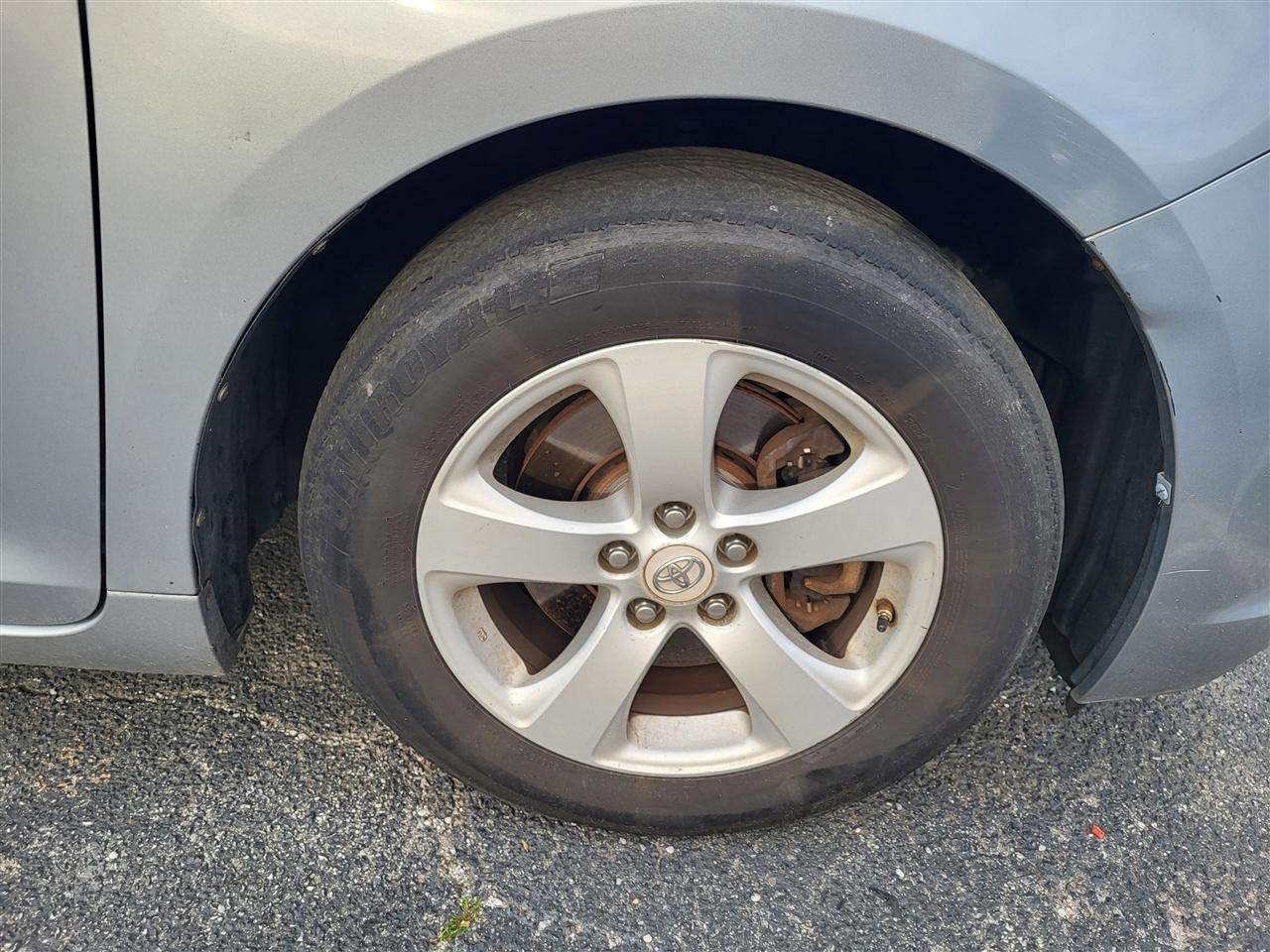 Toyota Sienna LE 8-Pass V6 2011