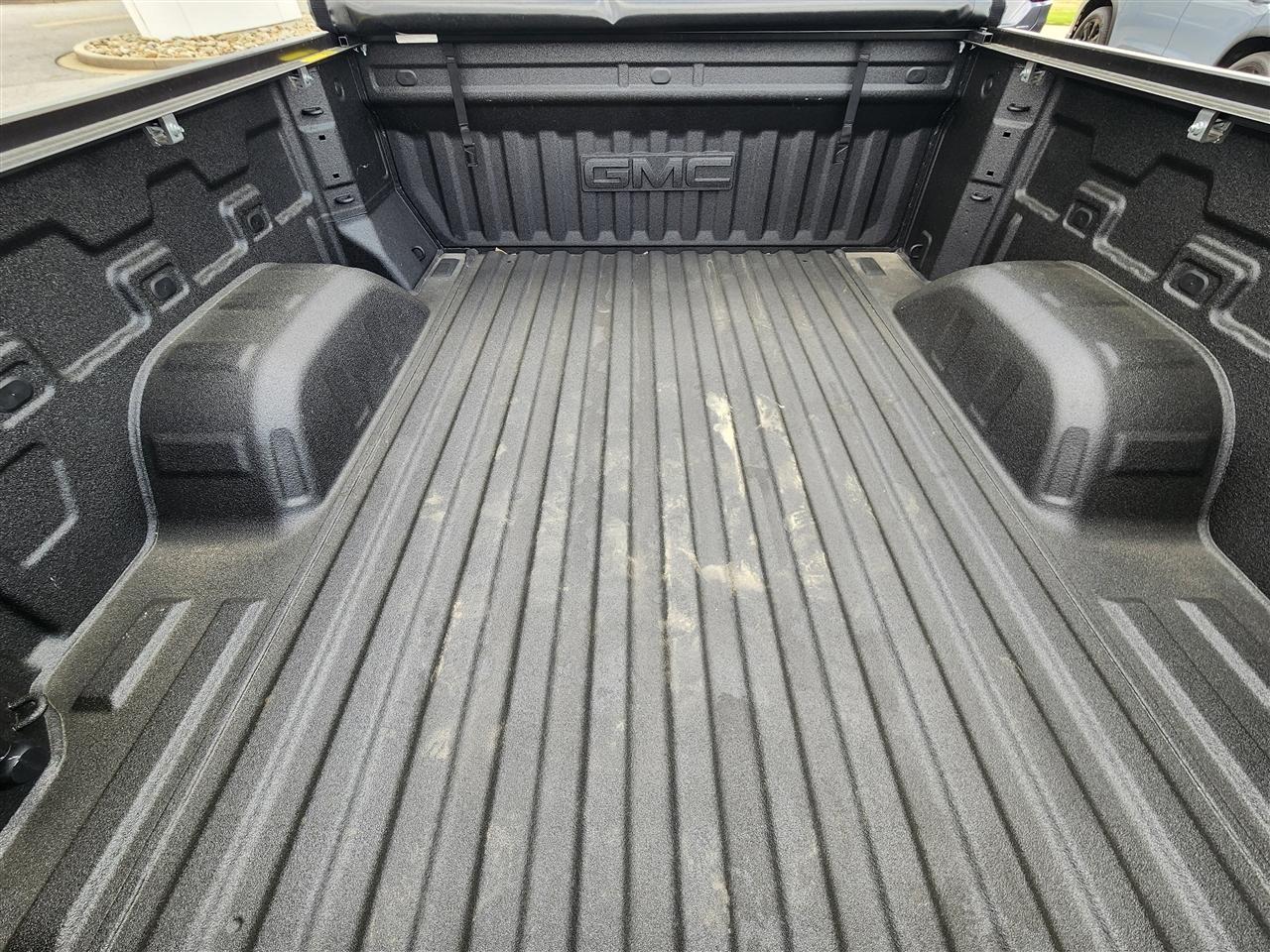 GMC Sierra 1500 AT4 Crew Cab 4WD 2025