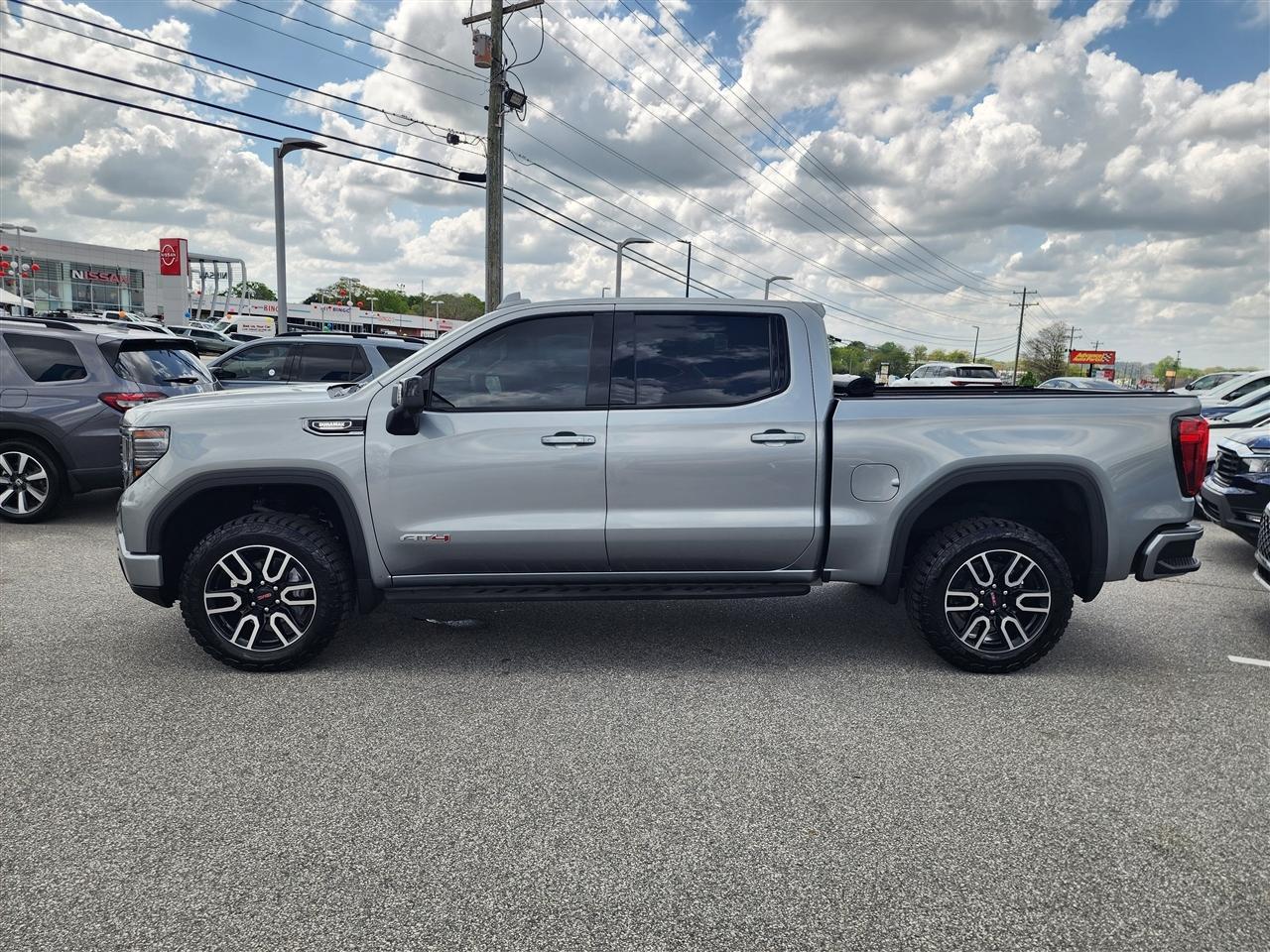 GMC Sierra 1500 AT4 Crew Cab 4WD 2025