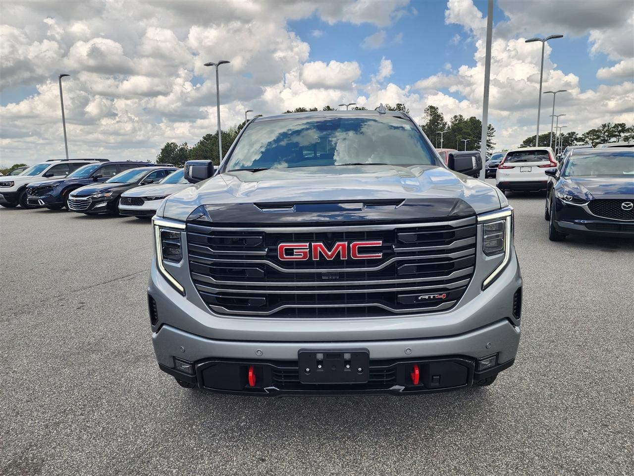 GMC Sierra 1500 AT4 Crew Cab 4WD 2025