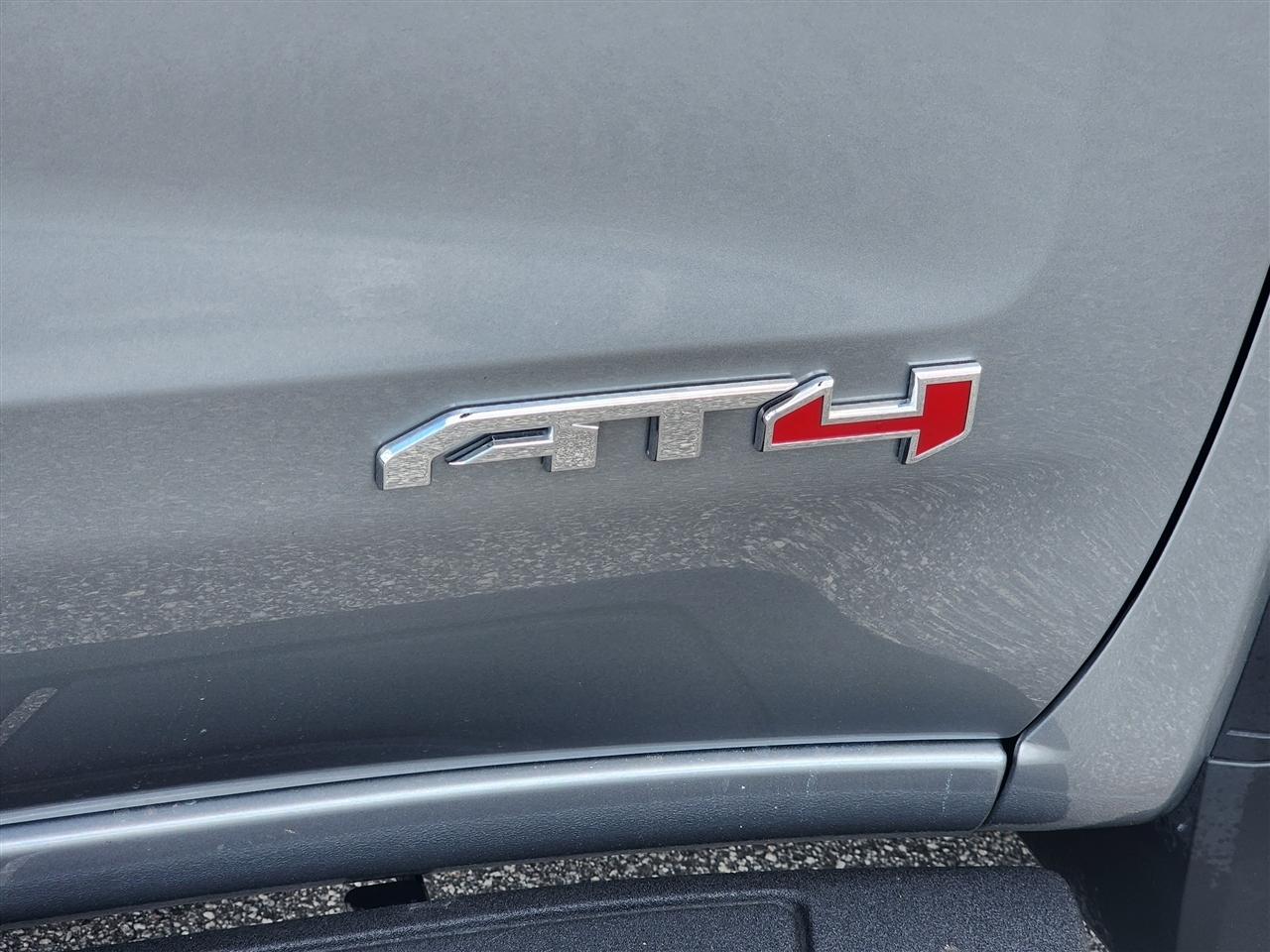 GMC Sierra 1500 AT4 Crew Cab 4WD 2025