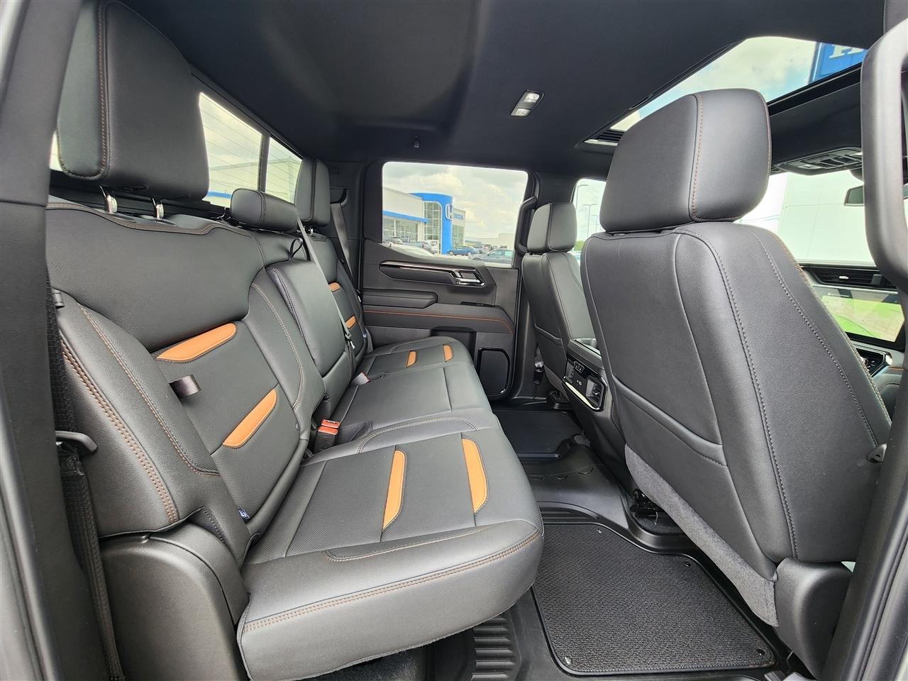 GMC Sierra 1500 AT4 Crew Cab 4WD 2025