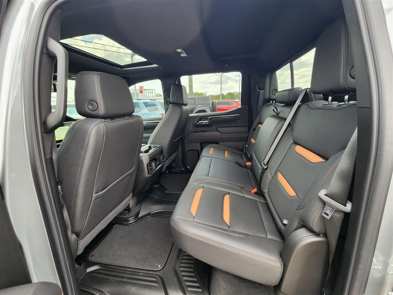 GMC Sierra 1500 AT4 Crew Cab 4WD 2025