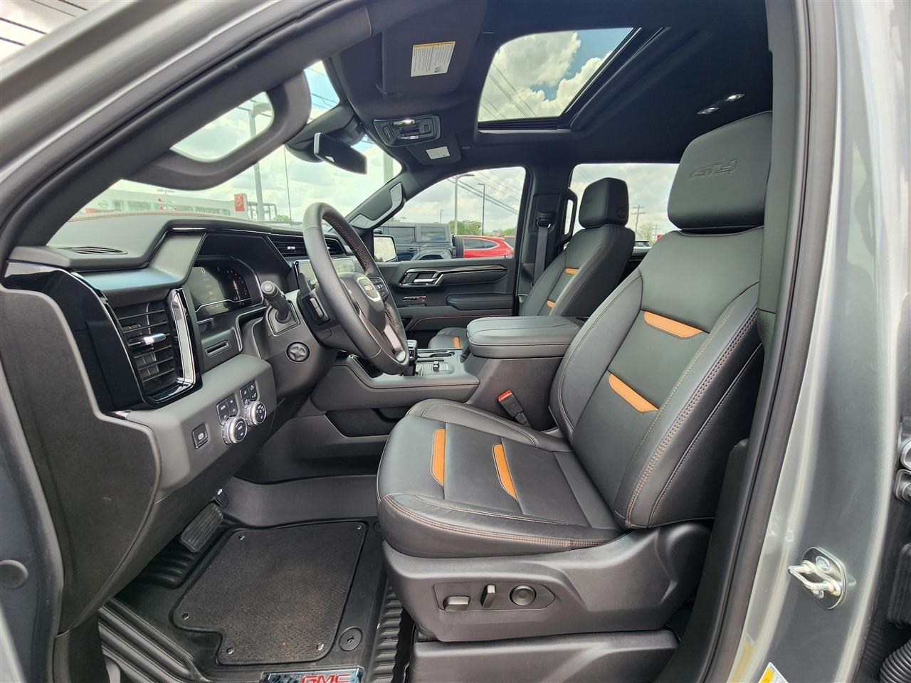 GMC Sierra 1500 AT4 Crew Cab 4WD 2025