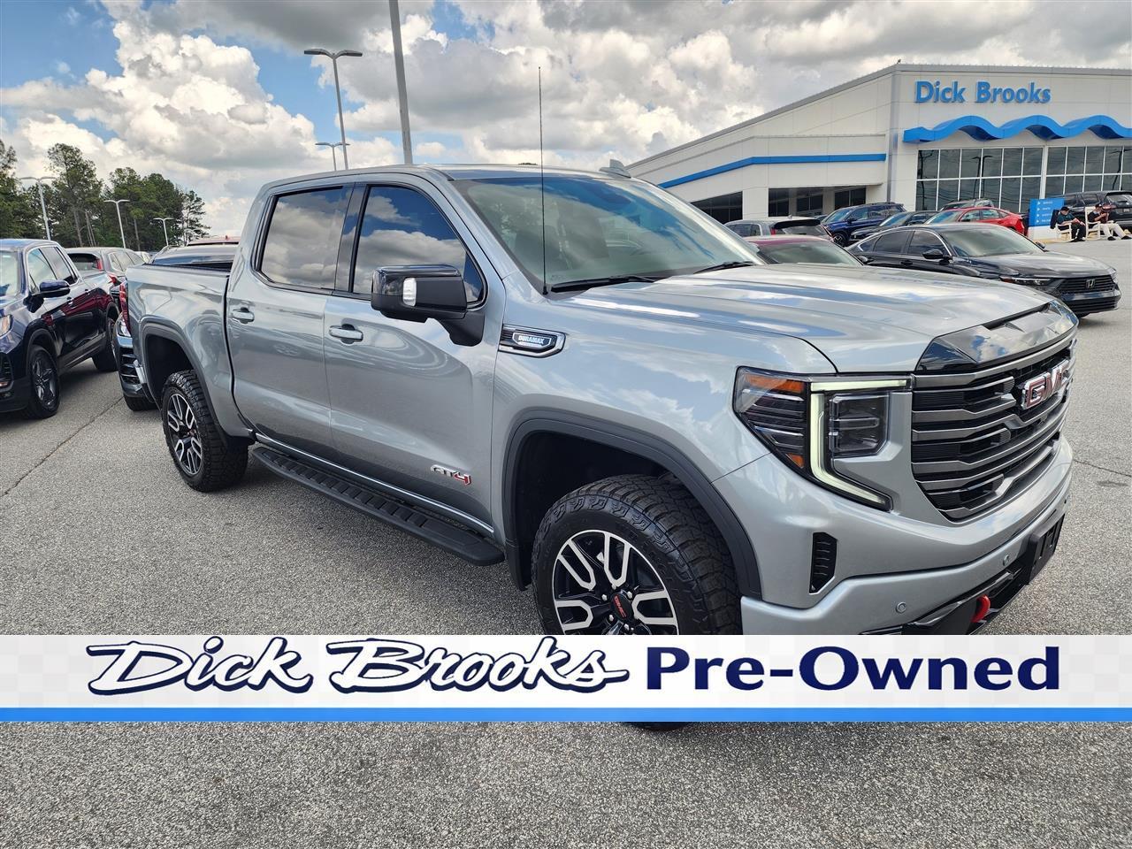 2025 GMC Sierra 1500 AT4 Crew Cab 4WD