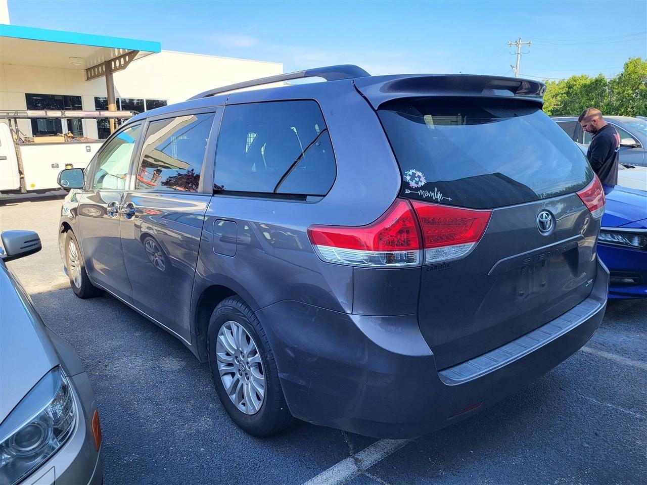 Toyota Sienna XLE FWD 8-Passenger V6 2012