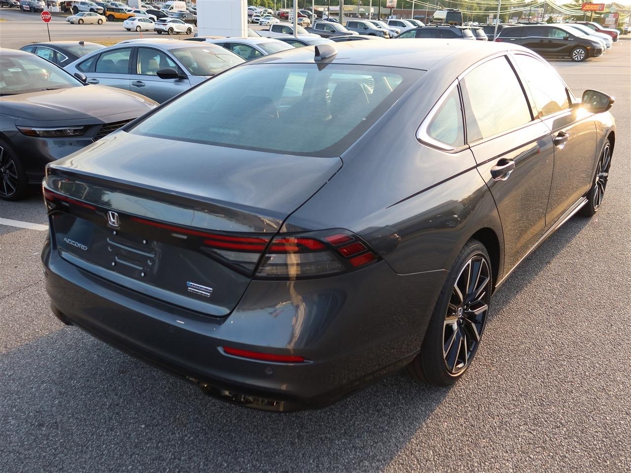 Honda Accord Touring Hybrid 2026