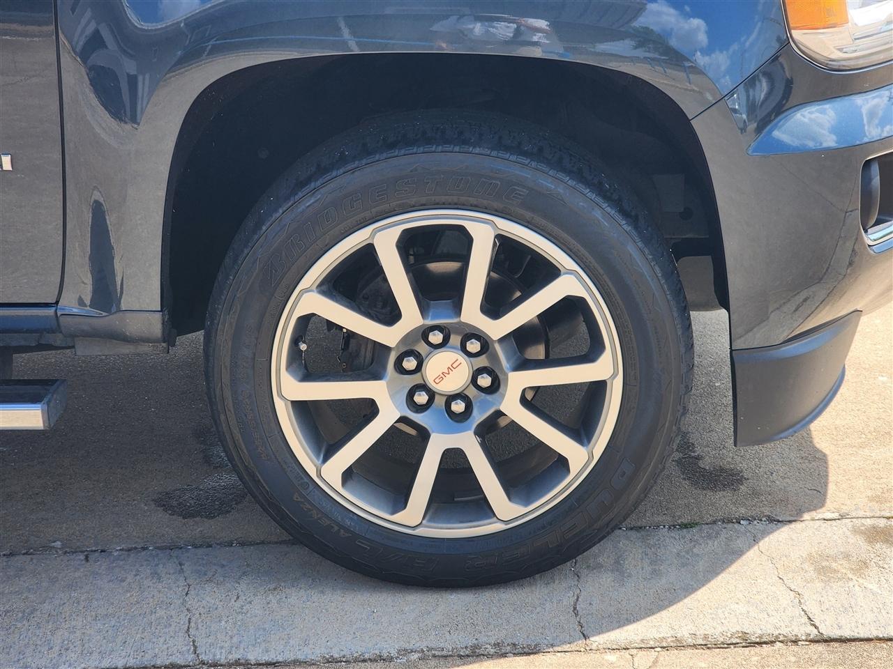 GMC Canyon Denali Crew Cab 4WD Long Box 2020