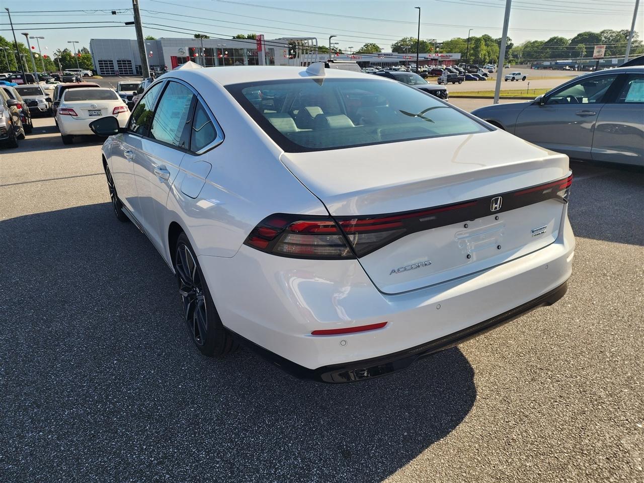 Honda Accord Touring Hybrid 2026
