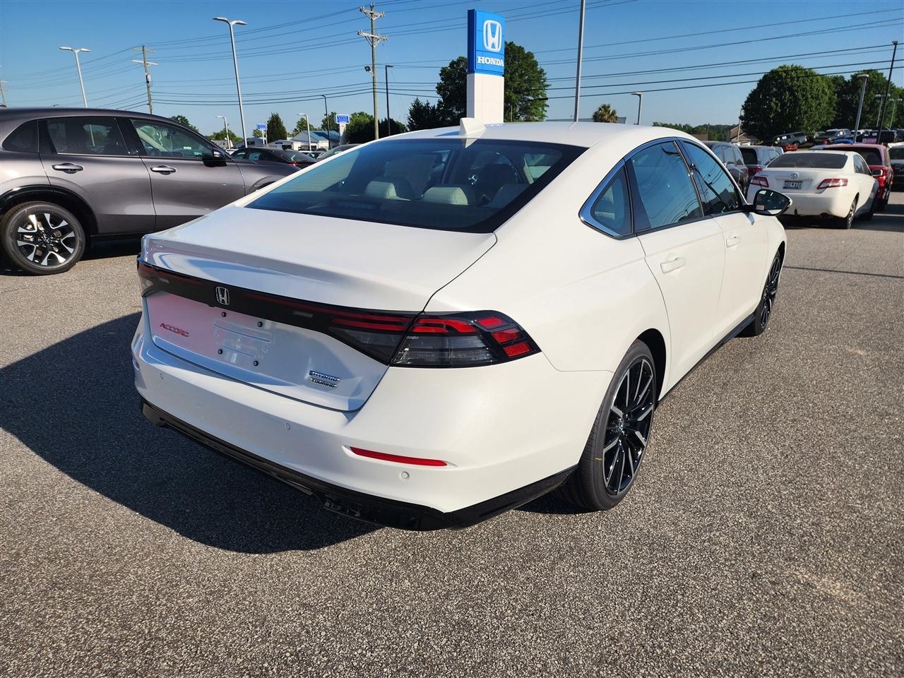 Honda Accord Touring Hybrid 2026