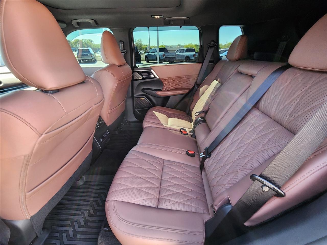 Mitsubishi Outlander SEL 2025