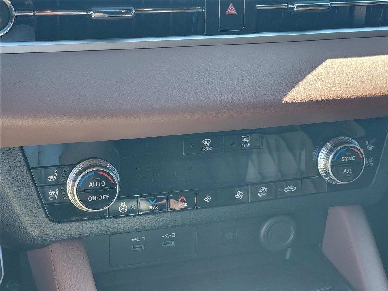 Mitsubishi Outlander SEL 2025