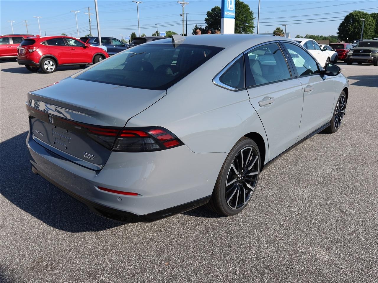 Honda Accord Touring Hybrid 2026