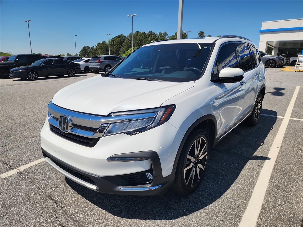 Honda Pilot Touring AWD w/Rear Captains Chairs 2022