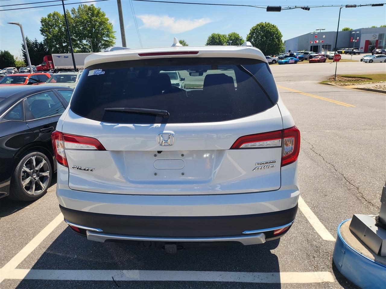 Honda Pilot Touring AWD w/Rear Captains Chairs 2022