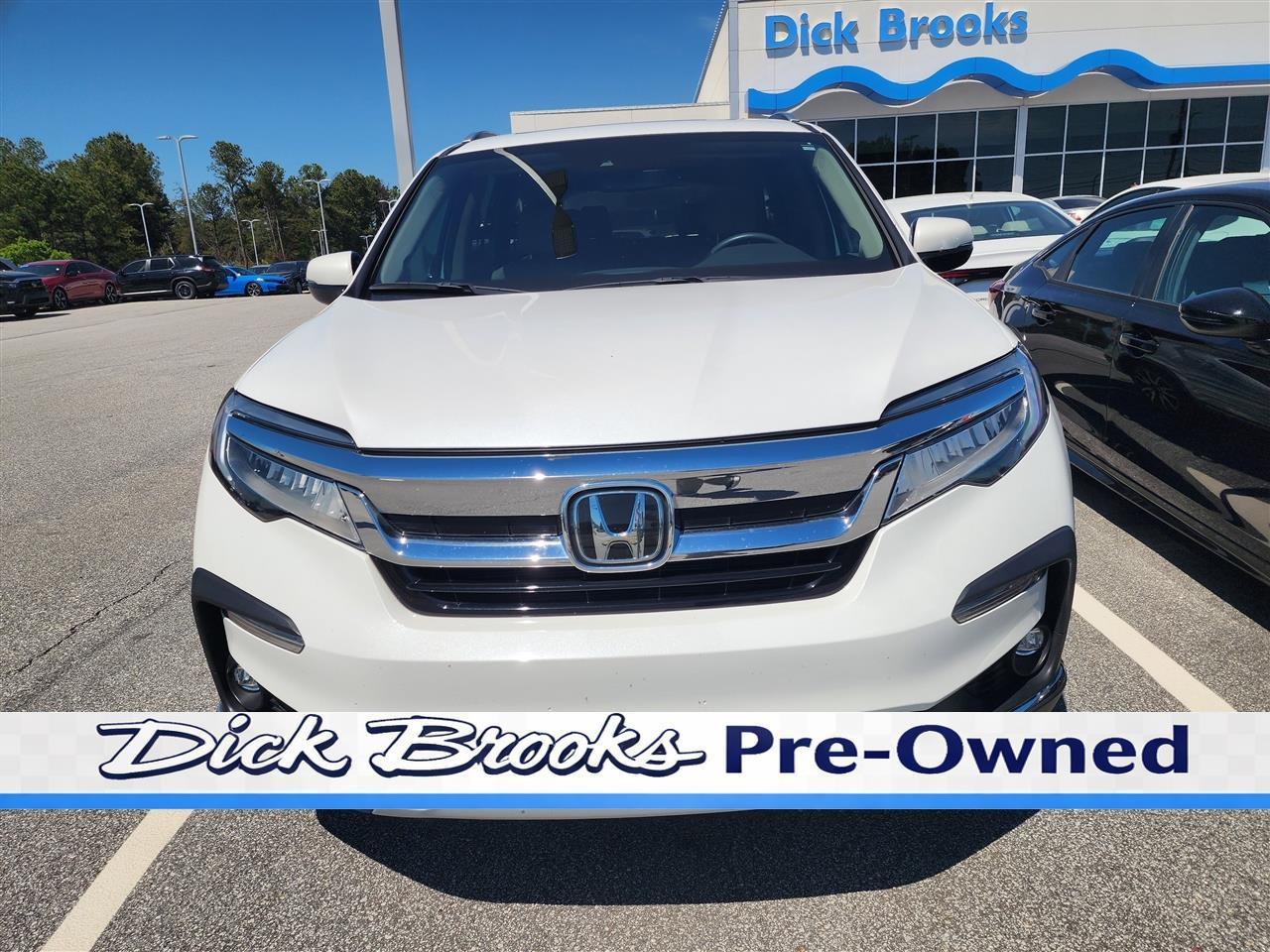 Honda Pilot Touring AWD w/Rear Captains Chairs 2022