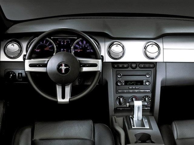 Ford Mustang GT Deluxe Coupe 2008