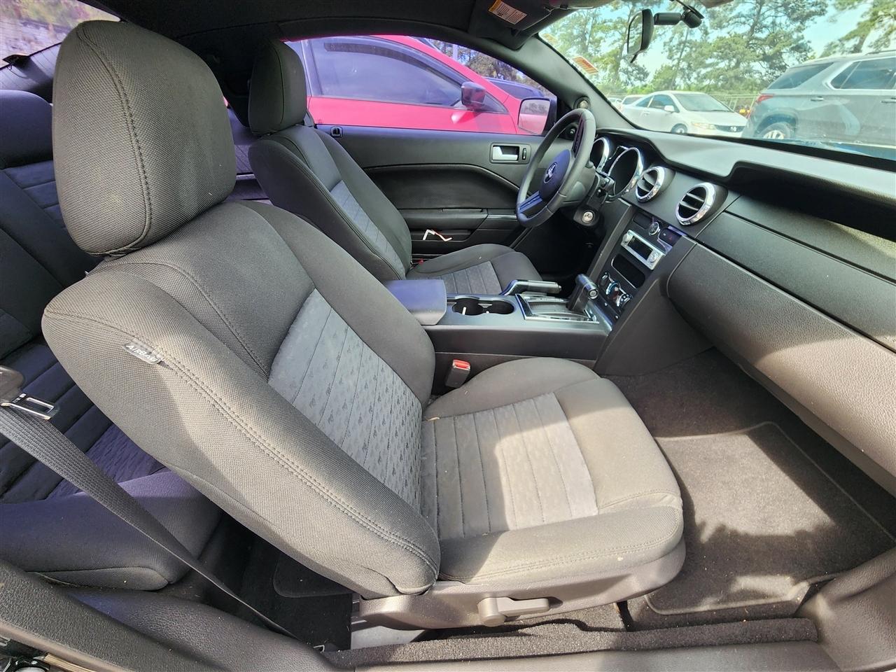 Ford Mustang GT Deluxe Coupe 2008