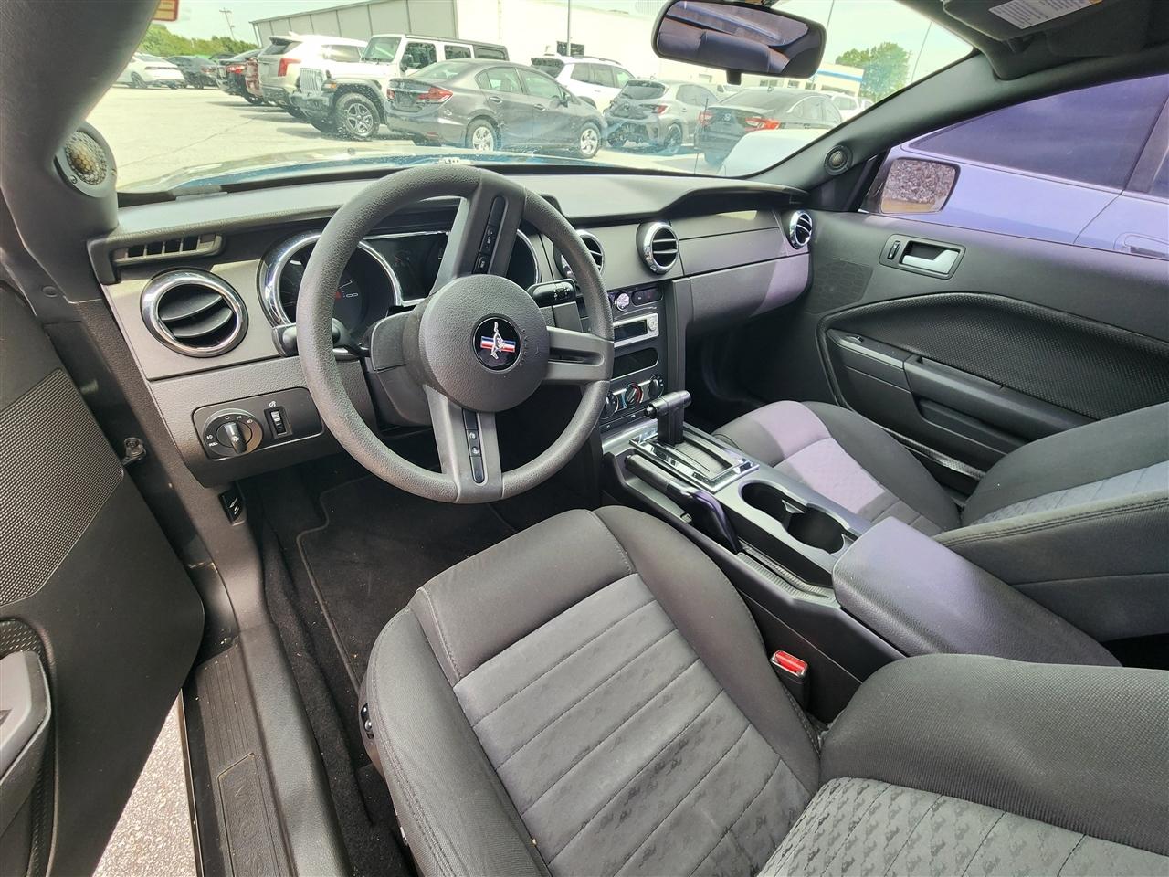 Ford Mustang GT Deluxe Coupe 2008